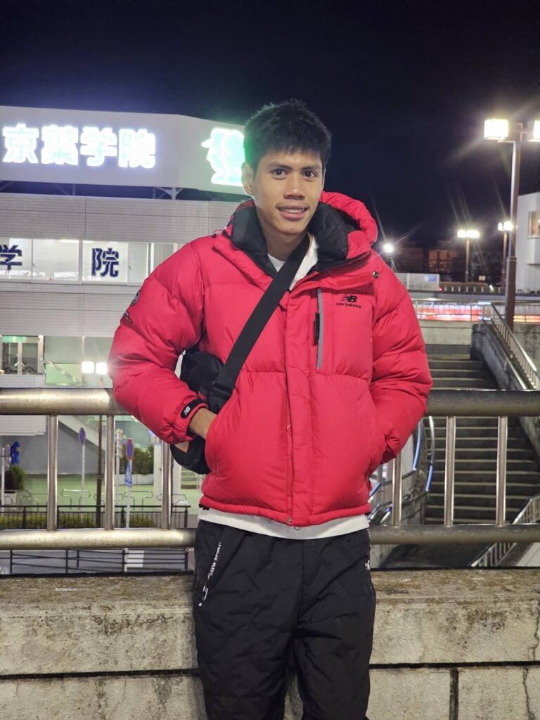 เสื้อกันหนาว New Balance สีแดง