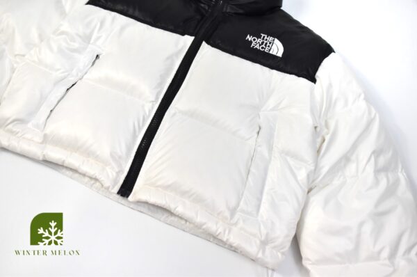 เสื้อกันหนาวทรงครอป THE NORTH FACE สีขาวดำ - Image 3