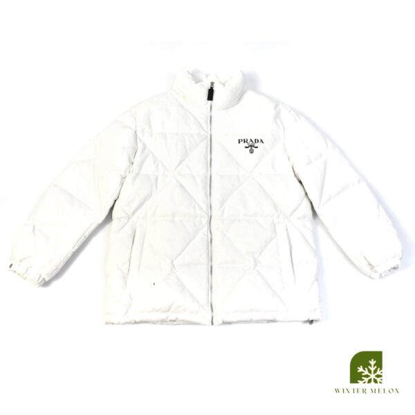 เสื้อกันหนาว PRADA สีขาว