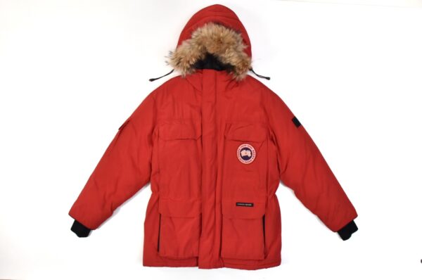 เสื้อกันหนาว CANADA GOOSE สีแดง