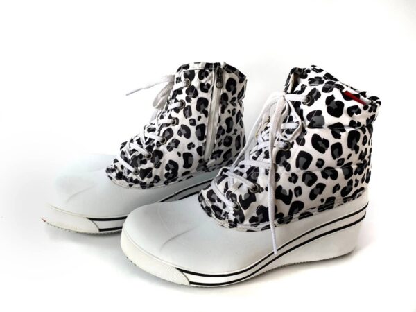 รองเท้าลุยหิมะ KICKERS สีขาวลายเสือ