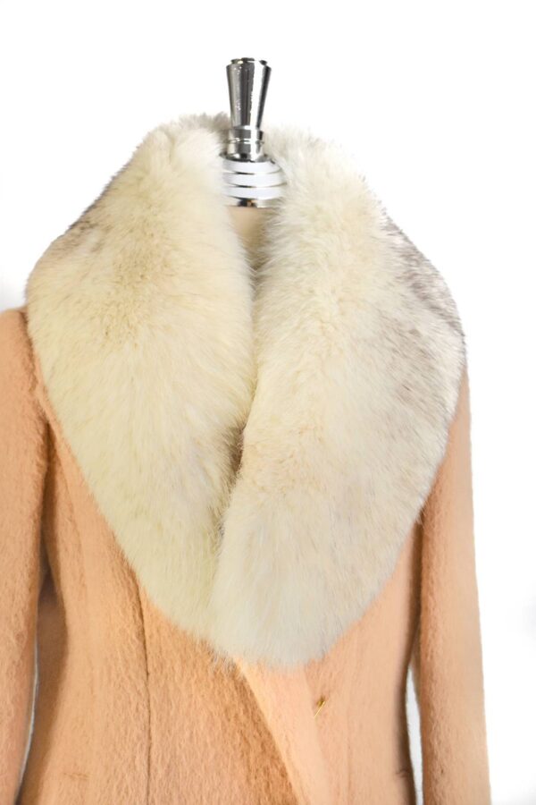 เฟอร์ตกแต่ง SAGA FOX สีขาวครีมปนเทา - Image 2