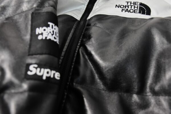 เสื้อกันหนาว THE NORTH FACE สีเงินดำหนัง - Image 3