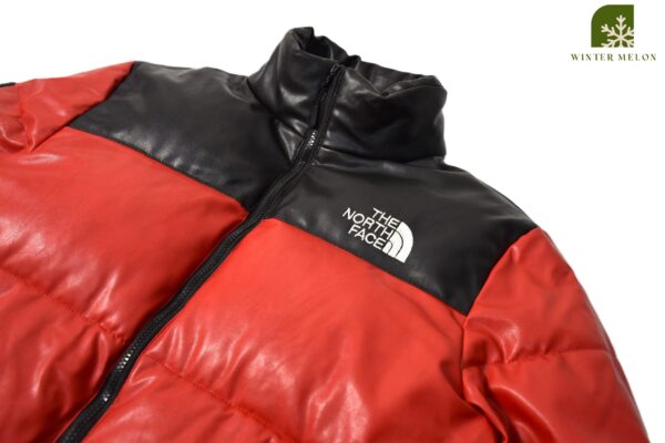 เสื้อกันหนาว THE NORTH FACE สีดำแดงหนัง - Image 2