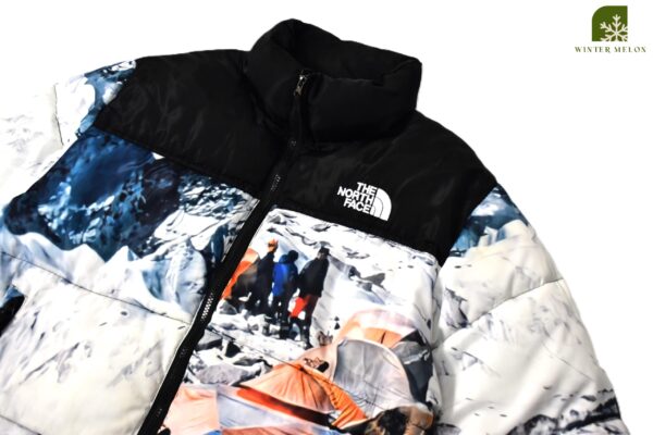 เสื้อกันหนาว THE NORTH FACE สีขาว ลายภูเขาส้ม - Image 2