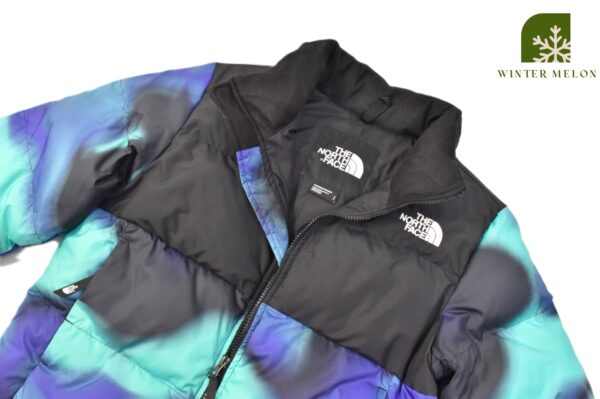 เสื้อกันหนาวทรงครอป THE NORTH FACE สีเขียวลายแสงเหนือ - Image 2