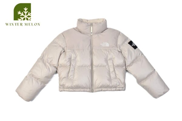 เสื้อกันหนาวทรงครอป THE NORTH FACE สีครีมปักโลโก้ที่แขน