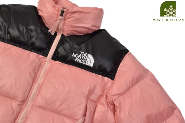 เสื้อกันหนาวทรงครอปTHE NORTH FACE สีชมพูทูโทนดำ - Image 2
