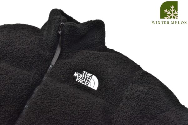 เสื้อกันหนาวแจ็คเก็ตผ้าฟลีซทรงครอปTHE NORTH FACE สีดำ - Image 2