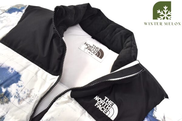 เสื้อกันหนาว THE NORTH FACE สีขาวลายโลกปักโลโก้ - Image 2