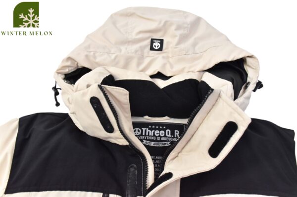 เสื้อกันหนาว THREE QR สีขาวครีม - Image 3
