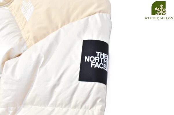 เสื้อกันหนาวครอป THE NORTH FACE สีครีมปักโลโก้ - Image 4