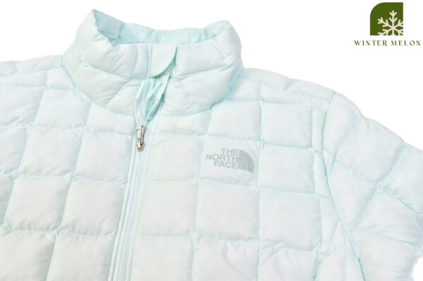 เสื้อกันหนาวอัลตร้าไลท์ดาวน์  THE NORTH FACE สีเขียวมิ้นท์อ่อน - Image 3