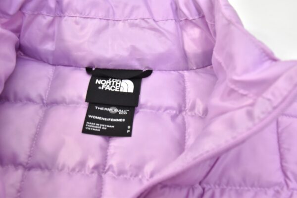 เสื้อกันหนาวอัลตร้าไลท์ดาวน์  THE NORTH FACE สีม่วง - Image 2