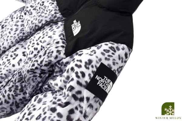 เสื้อกันหนาวทรงครอปTHE NORTH FACE สีเทาลายเสือ - Image 5