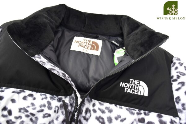 เสื้อกันหนาวทรงครอปTHE NORTH FACE สีเทาลายเสือ - Image 3