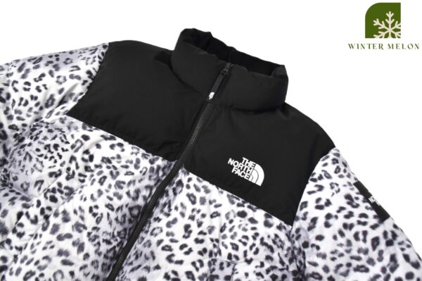 เสื้อกันหนาวทรงครอปTHE NORTH FACE สีเทาลายเสือ - Image 2