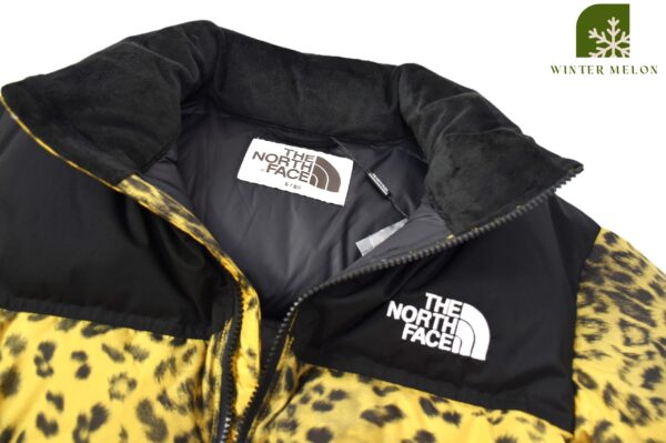 เสื้อกันหนาวทรงครอปTHE NORTH FACE สีเหลืองทองลายเสือ - Image 3