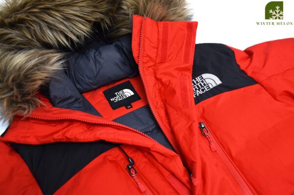 เสื้อกันหนาว THE NORTH FACE สีแดงมีเฟอร์ ตัวยาว - Image 3