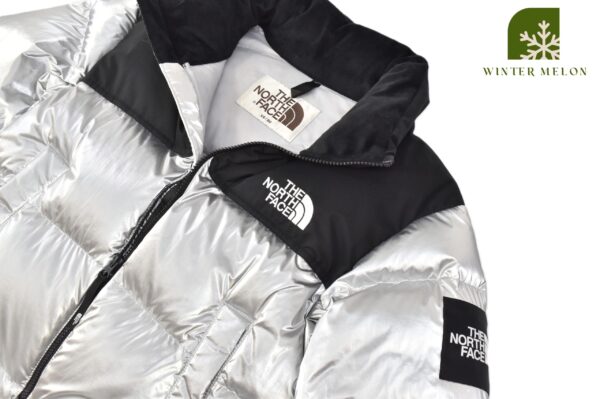 เสื้อกันหนาวทรงครอป THE NORTH FACE สีดำ-เงิน ปักโลโก้ที่แขน - Image 2