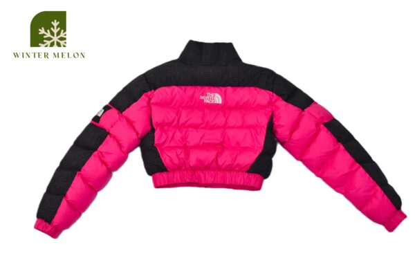 เสื้อกันหนาวทรงครอป THE NORTH FACE สีดำ-ชมพูบานเย็น - Image 5