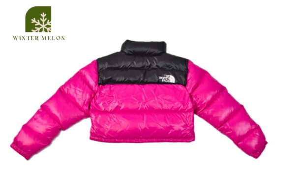 เสื้อกันหนาวทรงครอป THE NORTH FACE สีดำ-ชมพูบานเย็น - Image 4