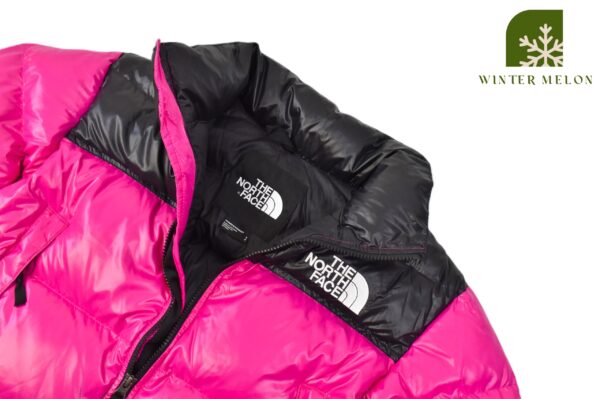เสื้อกันหนาวทรงครอป THE NORTH FACE สีดำ-ชมพูบานเย็น - Image 2