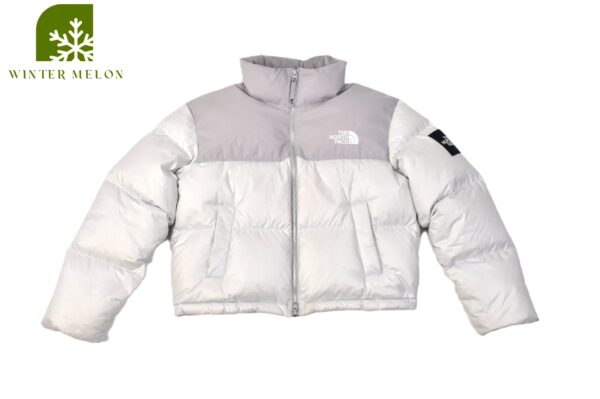 เสื้อกันหนาวทรงครอป THE NORTH FACE สีเทา-ขาว ปักโลโก้ที่แขน
