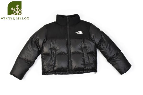 เสื้อกันหนาวทรงครอป THE NORTH FACE สีดำ ปักโลโก้ที่แขน
